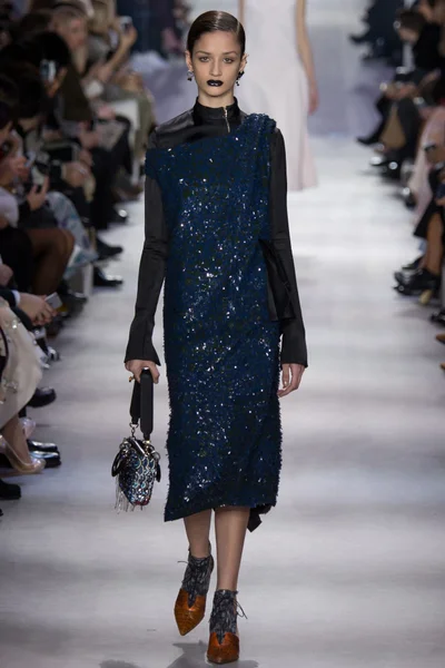 Look 49